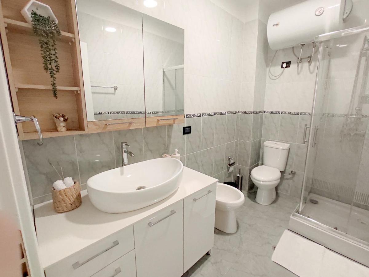 Boho Style In Center Of Tirana Apartment Luaran gambar