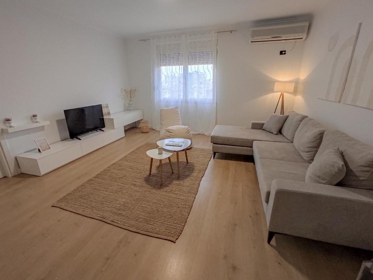 Boho Style In Center Of Tirana Apartment Luaran gambar